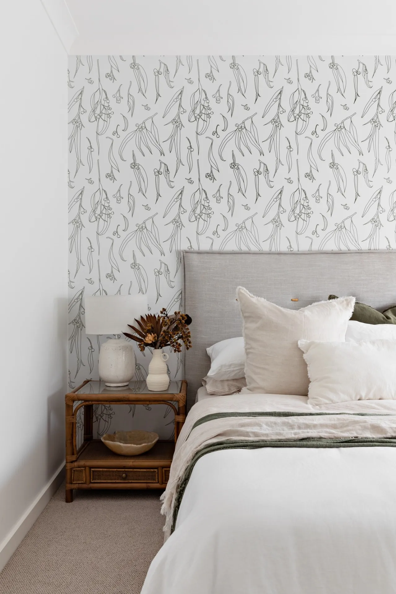 How to Choose Wallpaper for Small Spaces: The Ultimate Guide — Luxe Walls journal